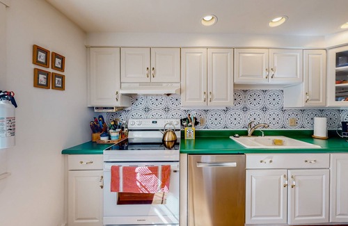 Damariscotta House | Riverfront retreat with a wood fireplace, washer/dryer, & full kitchen
