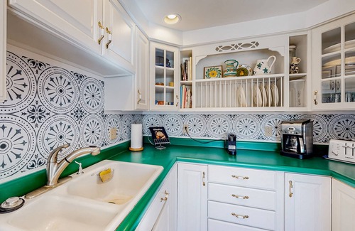Damariscotta House | Riverfront retreat with a wood fireplace, washer/dryer, & full kitchen