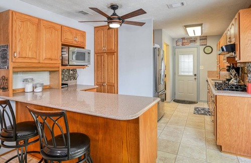 Palatka House | RIVERFRONT!! Scenic views, Dock, Boat Ramp, Kayaks, Firepit, Boating & Bass Fishing Paradise!