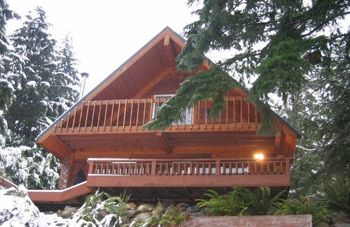 Gold Bar Cabin | Riverfront, Skiing, Kayaking, Fishing, Hiking, Relaxing