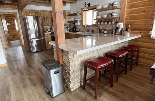 San Juan River Village House | Riverfront "Streams & Dreams" Cabin with Hot Tub