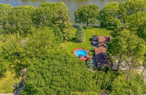 Lyndon House | Riverfront, swimming pool, hot tub, pickleball court, basketball, billiard