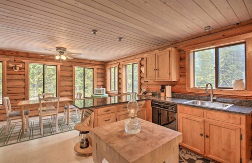 Troy Cabin | Riverfront Troy Cabin Ready with Bikes & Rafts!
