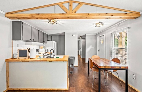 Townsend Cottage | Riverfront w/Grill + Fire Pit | Close to GSMNP!