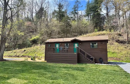 Cullowhee Cabin | Riverfront Wilderness Cabin