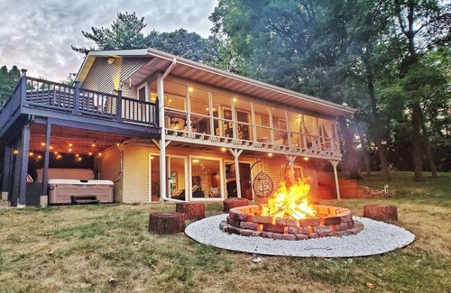 North Liberty Cabin | Riverfront Winter Getaway - HotTub-Games-Firepit