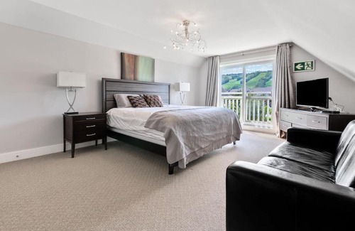 The Blue Mountains House | Rivergrass Townhouse in Blue with Pool Golf Skiing - 219 Rivergrass