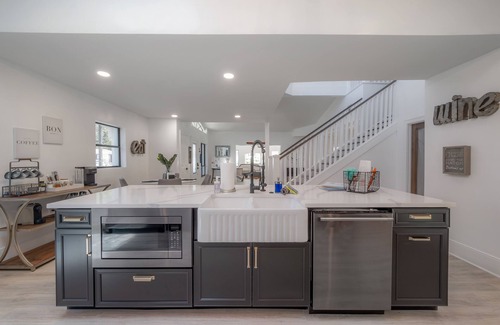 Tampa House | Riverhills Luxury Escape Pool, Firepit 13+ Beds