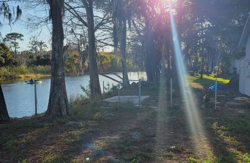 Braden River House | Riverhouse. Kayaks included and wildlife included!