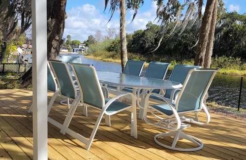 Braden River House | Riverhouse. Kayaks included and wildlife included!