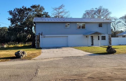 Braden River House | Riverhouse. Kayaks included and wildlife included!