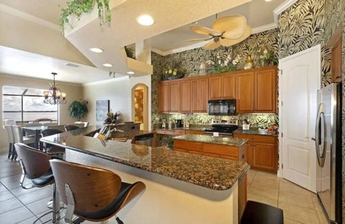 Caloosahatchee Villa | Riverhouse Queen - Spacious Spacious Cape Coral Riverfront Retreat