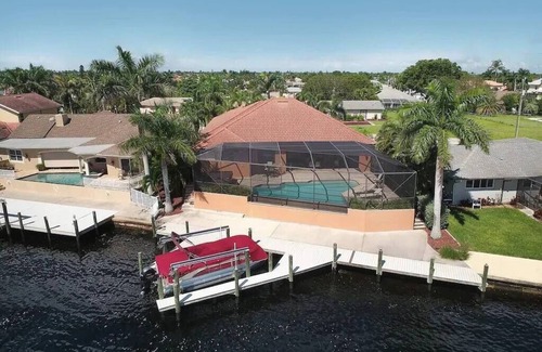 Caloosahatchee Villa | Riverhouse Queen - Spacious Spacious Cape Coral Riverfront Retreat
