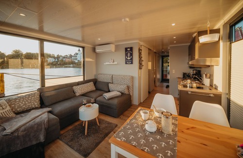 Oberhavel Boat Rental | Riverloft houseboat Flotinghouse Enola