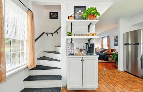 Peakland House | Rivermont Carriage House/1.5 acre Estate/Pets