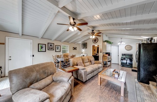 Helen Cabin | River’s Edge | Cozy Riverside Cabin Near Downtown Helen, GA