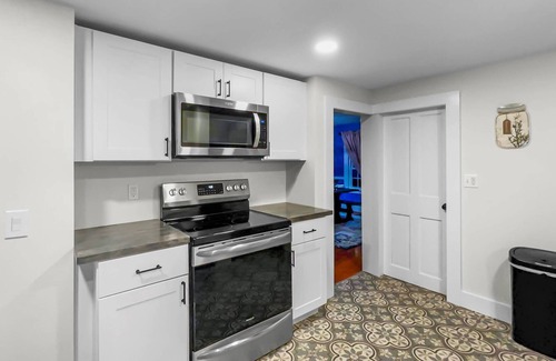 Carroll County House | Rivers Edge: Modern, Huge Riverfront & Yard, Kayaks - Dog OK, Grill, Fast WiFi