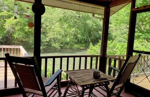 Hayesville Cottage | River’s Edge Retreat: Amazing Views, Screen Porch, Decks, Grill, Fish, One Floor