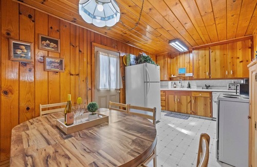 Strawberry Cabin | Rivers Resort Cabin #2
