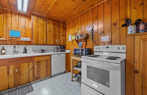 Strawberry Cabin | Rivers Resort Cabin #2