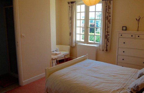 Mauzac-et-Grand-Castang House | Riverside House with 3 bedrooms, Pool, in Picturesque Village Location.