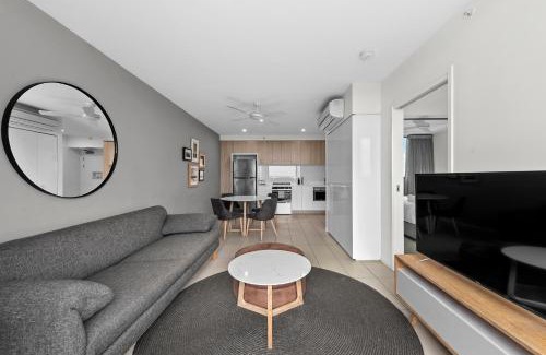 Hamilton Apartment | Riverside 1BR Apt with King Bed and Pool!