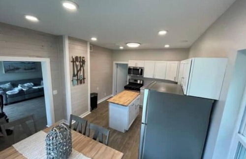 Indian River House | Riverside 3BR Retreat Tranquil & Family-Friendly