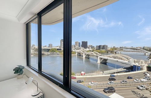 Brisbane Central Business District Apartment | Riverside Apartment in Central Brisbane