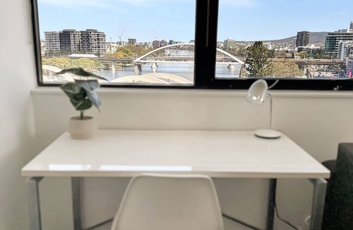 Brisbane Central Business District Apartment | Riverside Apartment in Central Brisbane