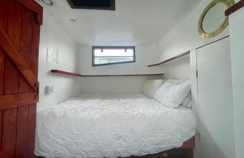 Reading House | Riverside Boat Stay Perfect for Mini Breaks