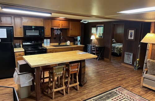 Pittman Center Cabin | Riverside Cabin minutes to Gatlinburg