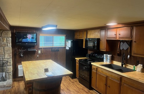 Pittman Center Cabin | Riverside Cabin minutes to Gatlinburg