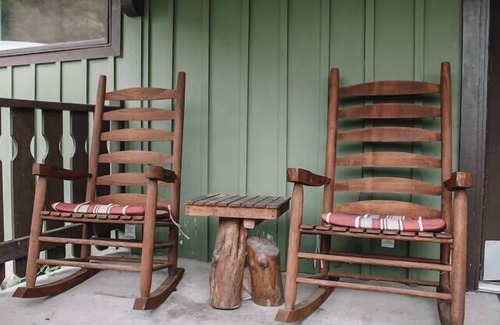Pittman Center Cabin | Riverside Cabin minutes to Gatlinburg
