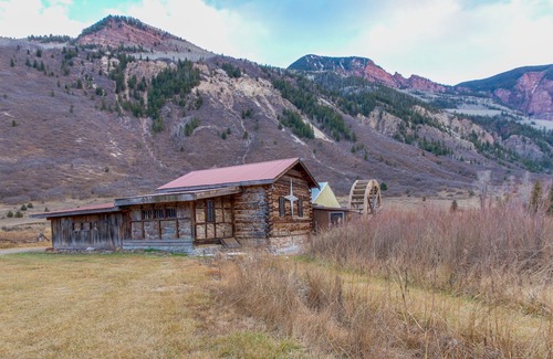 Carbondale House | Riverside cabin with natural spring hot tubs - close to skiing & fishing