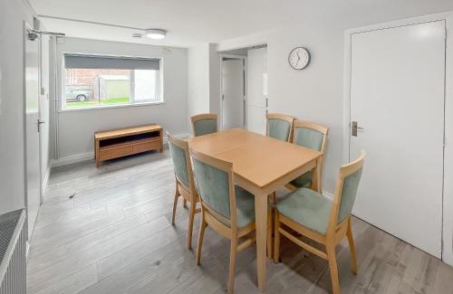 Pinchbeck House | Riverside Cottage