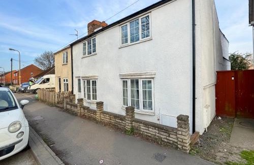 Pinchbeck House | Riverside Cottage
