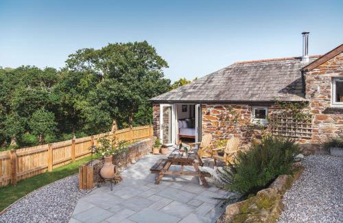 Bodmin House | Riverside cottage on private wildlife estate 2-bed
