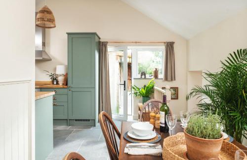 Bodmin House | Riverside cottage on private wildlife estate 2-bed