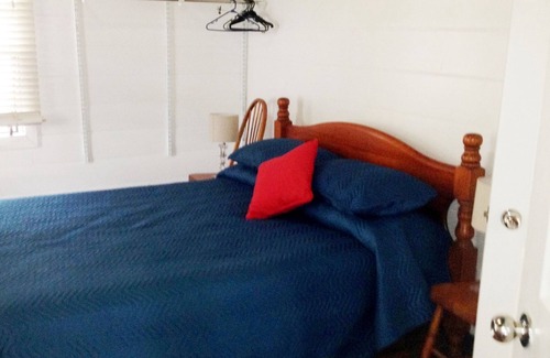 Depot Hill Cottage | Riverside Cottage Pets allowed inside