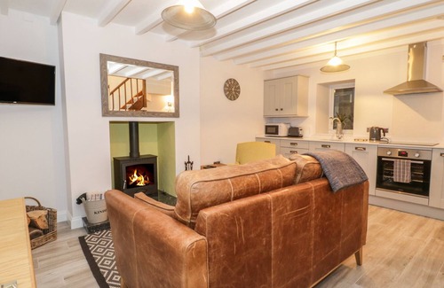 Conwy Cottage | RIVERSIDE COTTAGE, pet friendly, country holiday cottage in Conwy