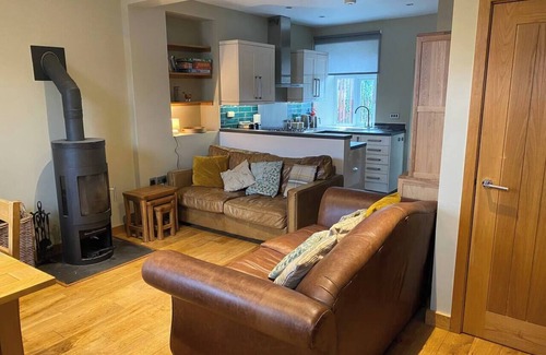 Staveley House | Riverside Cottage with secure bike storage