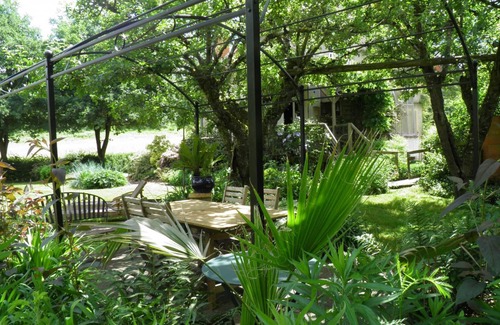 Herisson Cottage | Riverside cottage with enclosed garden in Hérisson