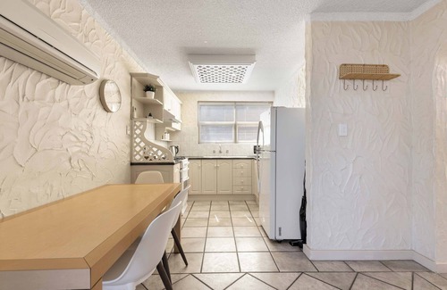 Glenelg North Apartment | Riverside Courtyard Glenelg North | Pets Welcome
