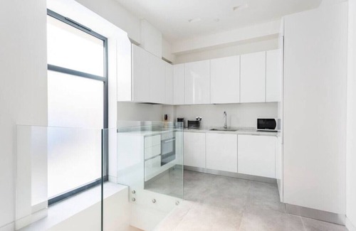 London City Centre Apartment | Riverside Elegance 3 Bedroom near Trafalgar Sq