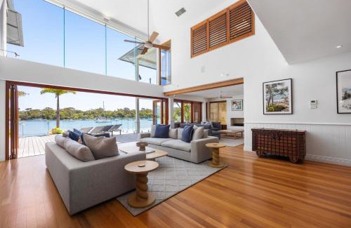 Noosa Heads House | Riverside Elegance on Noosa Parade