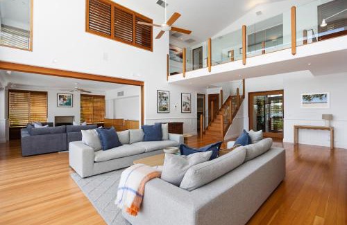 Noosa Heads House | Riverside Elegance on Noosa Parade
