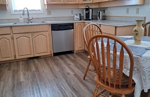 Chilliwack Proper Village West House | Riverside Escape on the Hope River