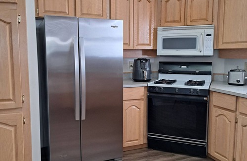 Chilliwack Proper Village West House | Riverside Escape on the Hope River