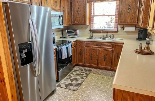 Piney Creek Cabin | Riverside Escape Too: 4 BR, 2.5 BA Cabin/Bungalow in Piney Creek, Sleeps 8