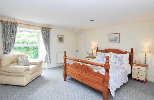 Bodmin House | Riverside farm cottage on private wildlife estate 2-bedrooms
